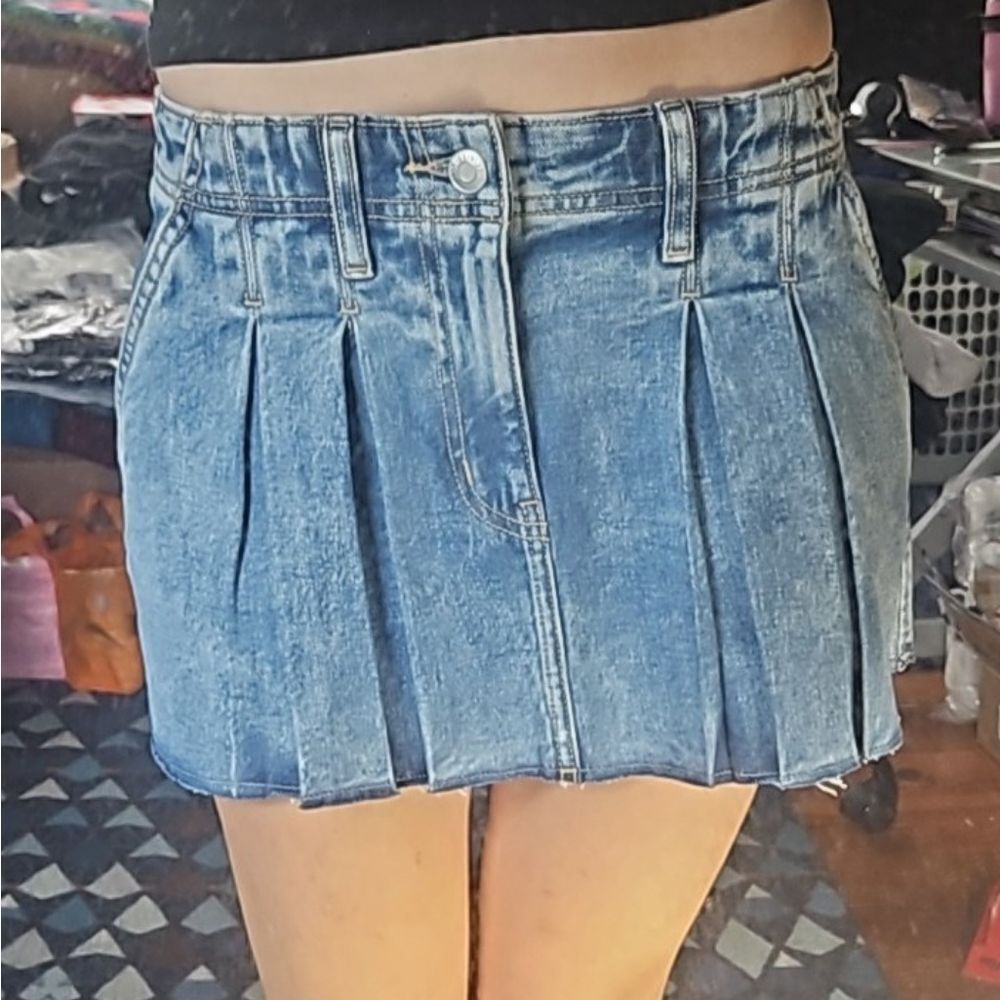Denim by PINK Pleated Mini Skirt NEW MSRP $50 Bright Wash Denim Size SMALL - Picture 12 of 14